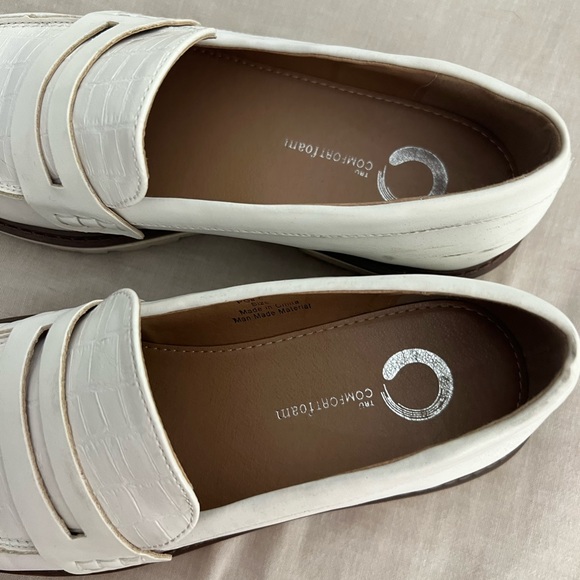 Journee White Croc Loafers - Picture 3 of 8